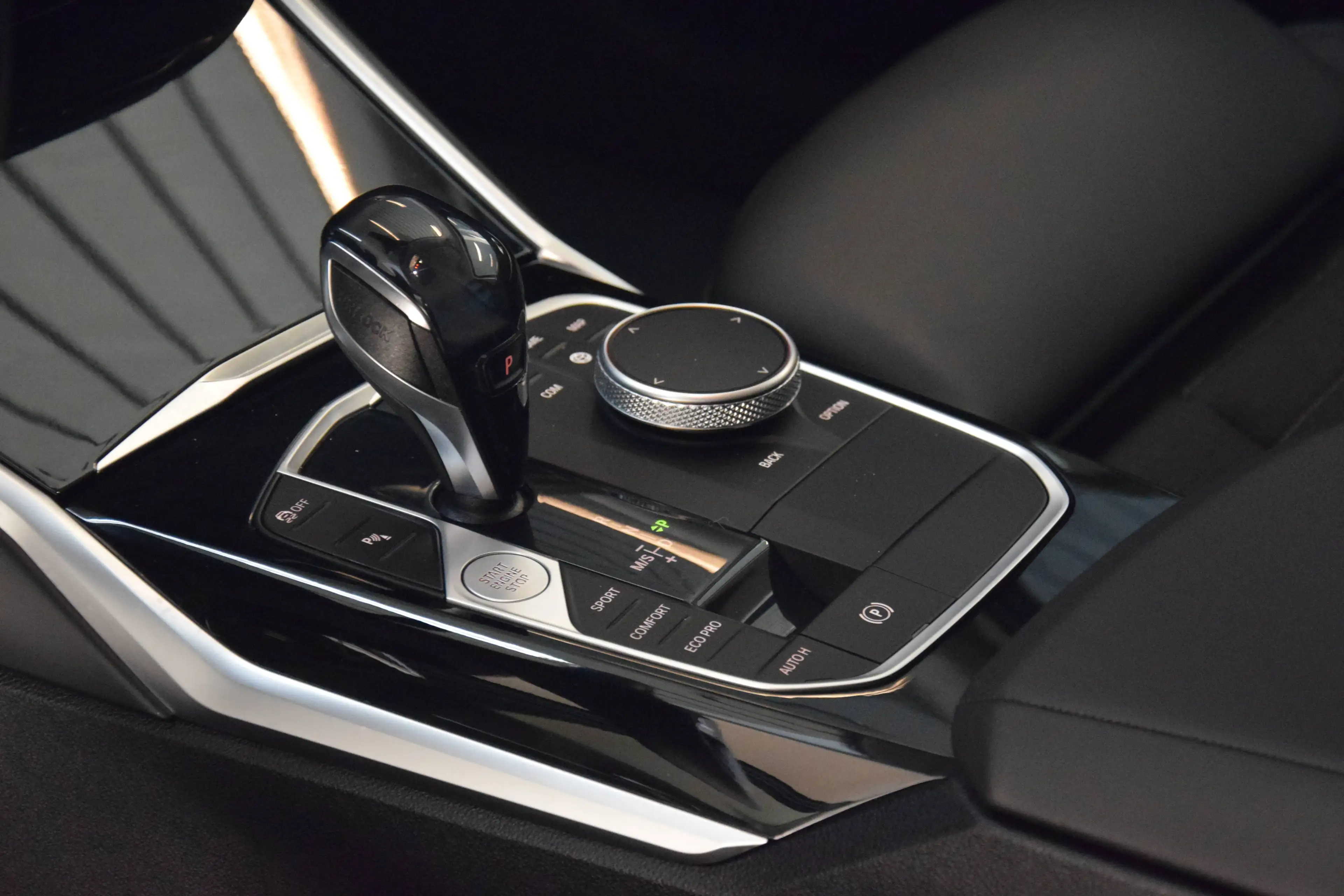 BMW 318 dA AdBlue Sedan 11/2020 — photo 6
