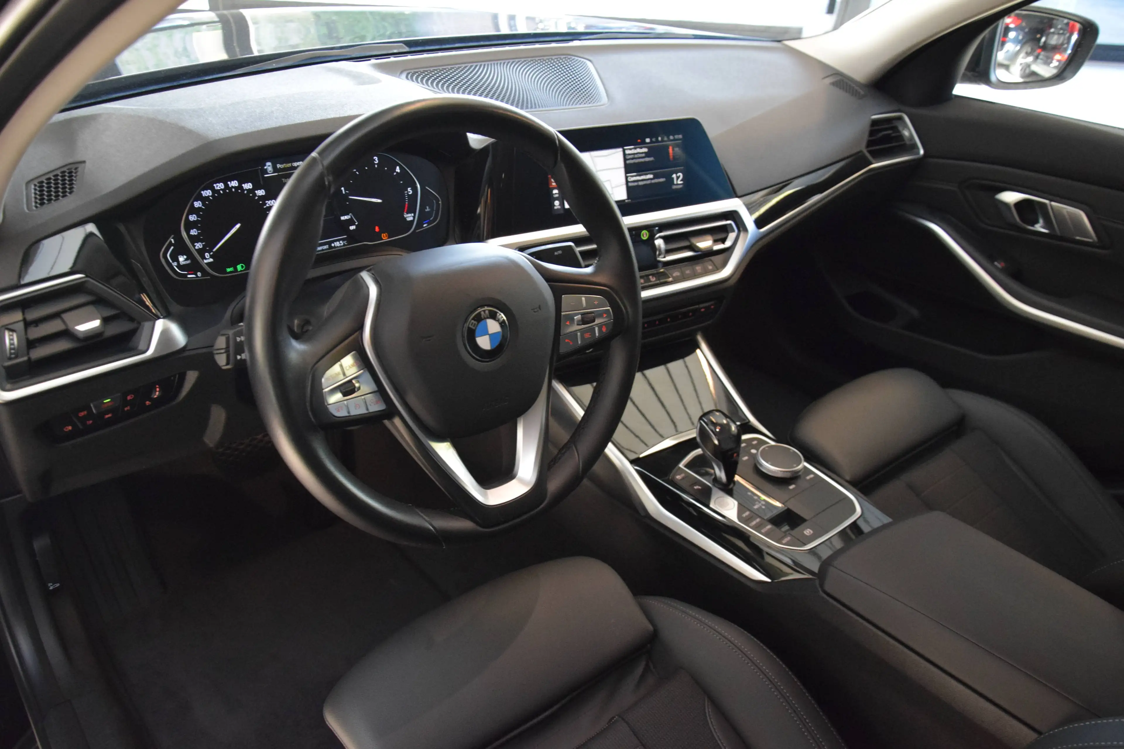 BMW 318 dA AdBlue Sedan 11/2020 — photo 2