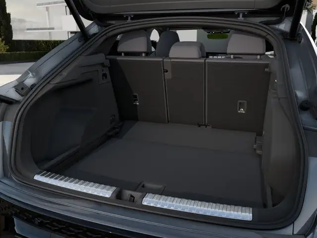 Audi Q3 view 10