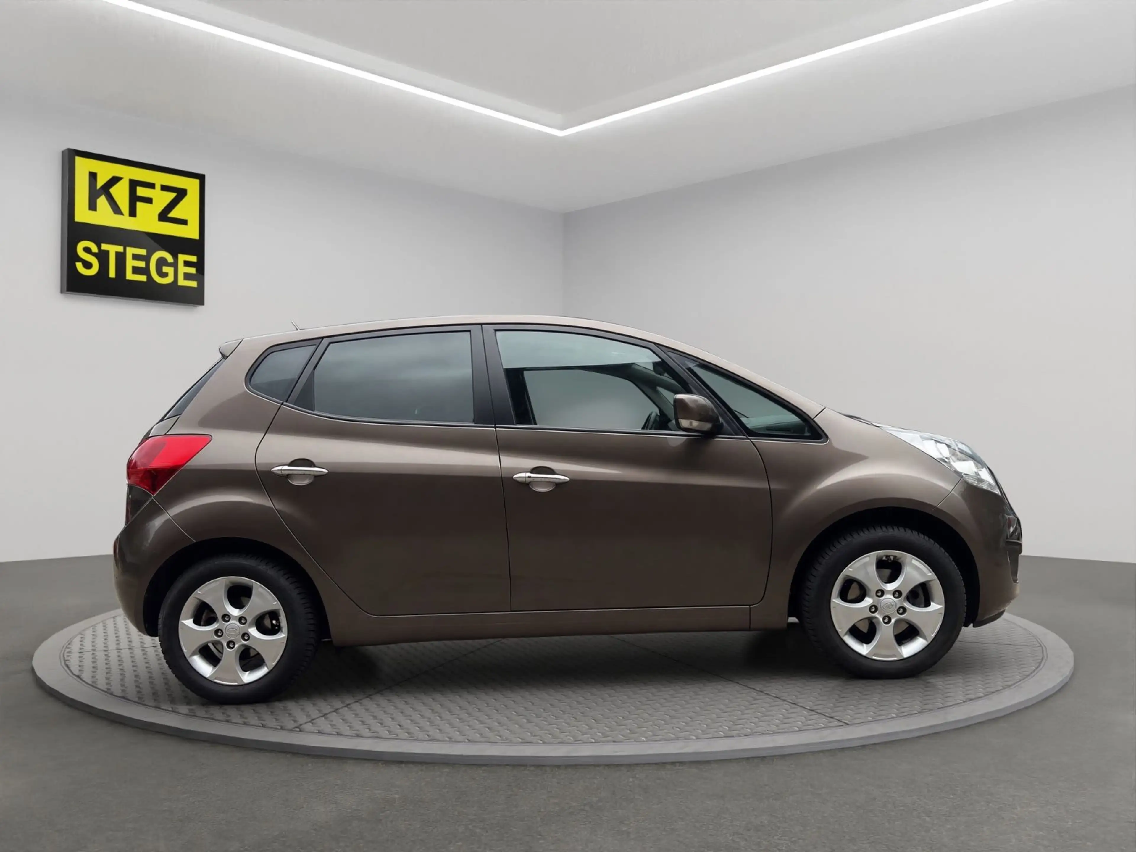 Kia Venga Dream Team/ erst 31000km/ TÜV neu — photo 7