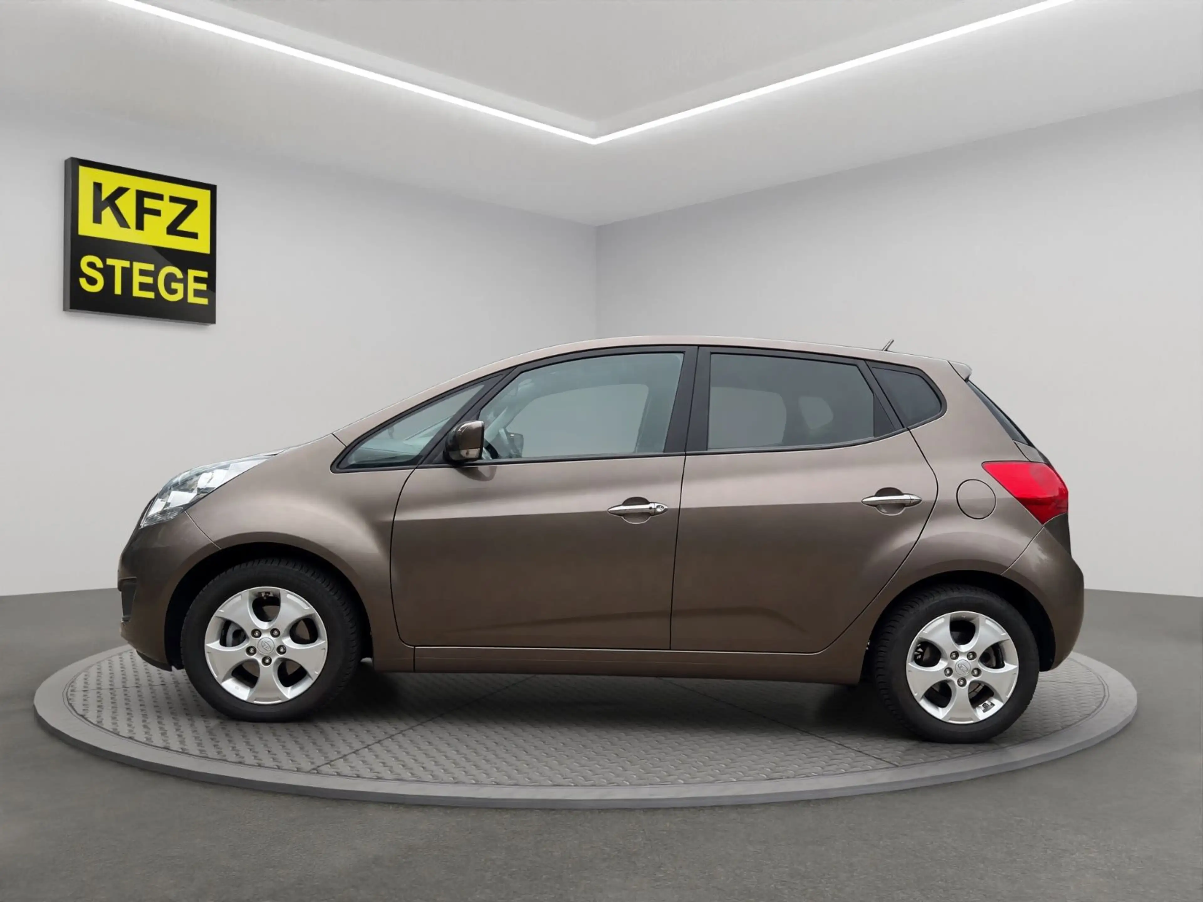 Kia Venga Dream Team/ erst 31000km/ TÜV neu — photo 5