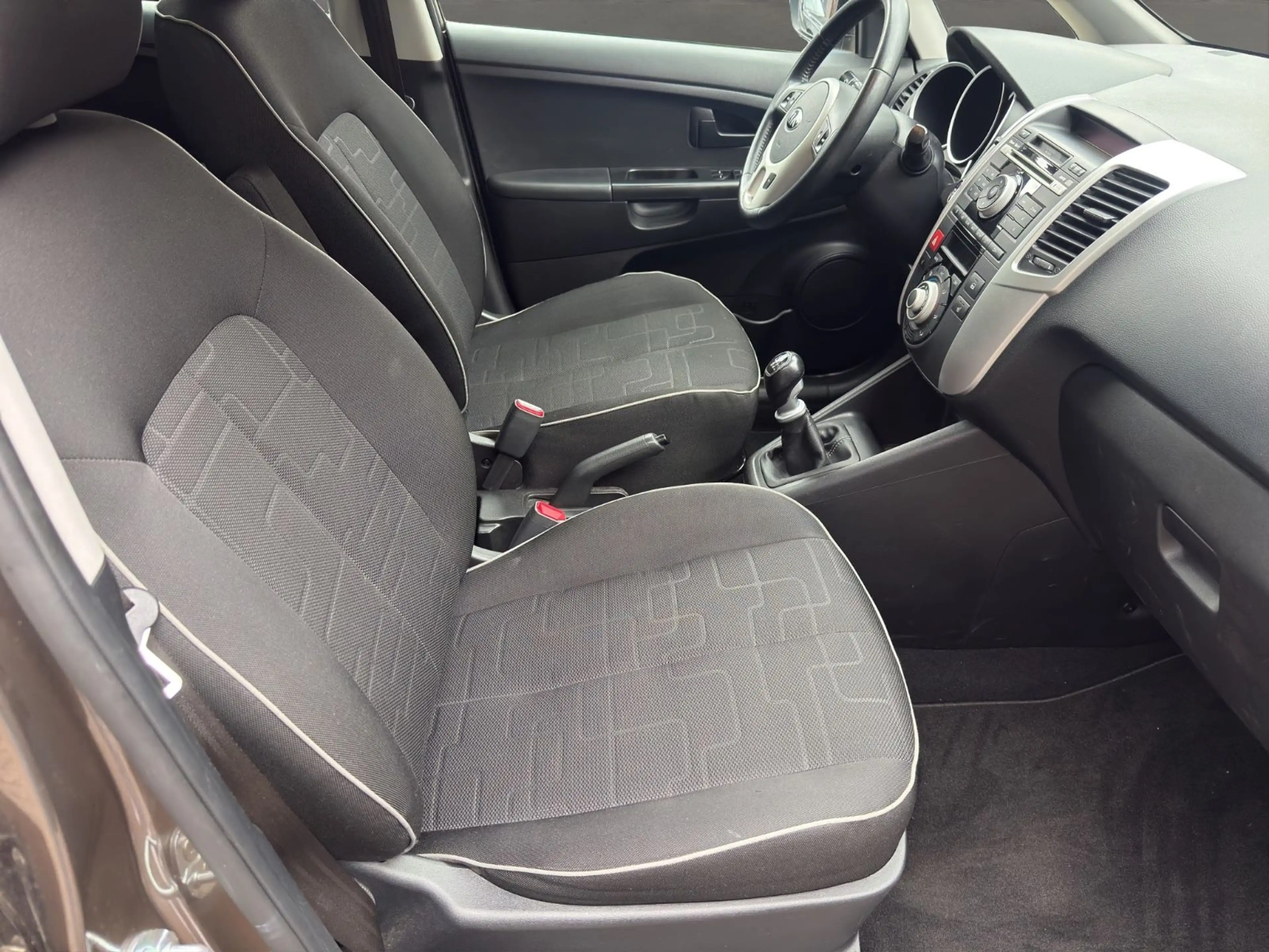 Kia Venga Dream Team/ erst 31000km/ TÜV neu — photo 13