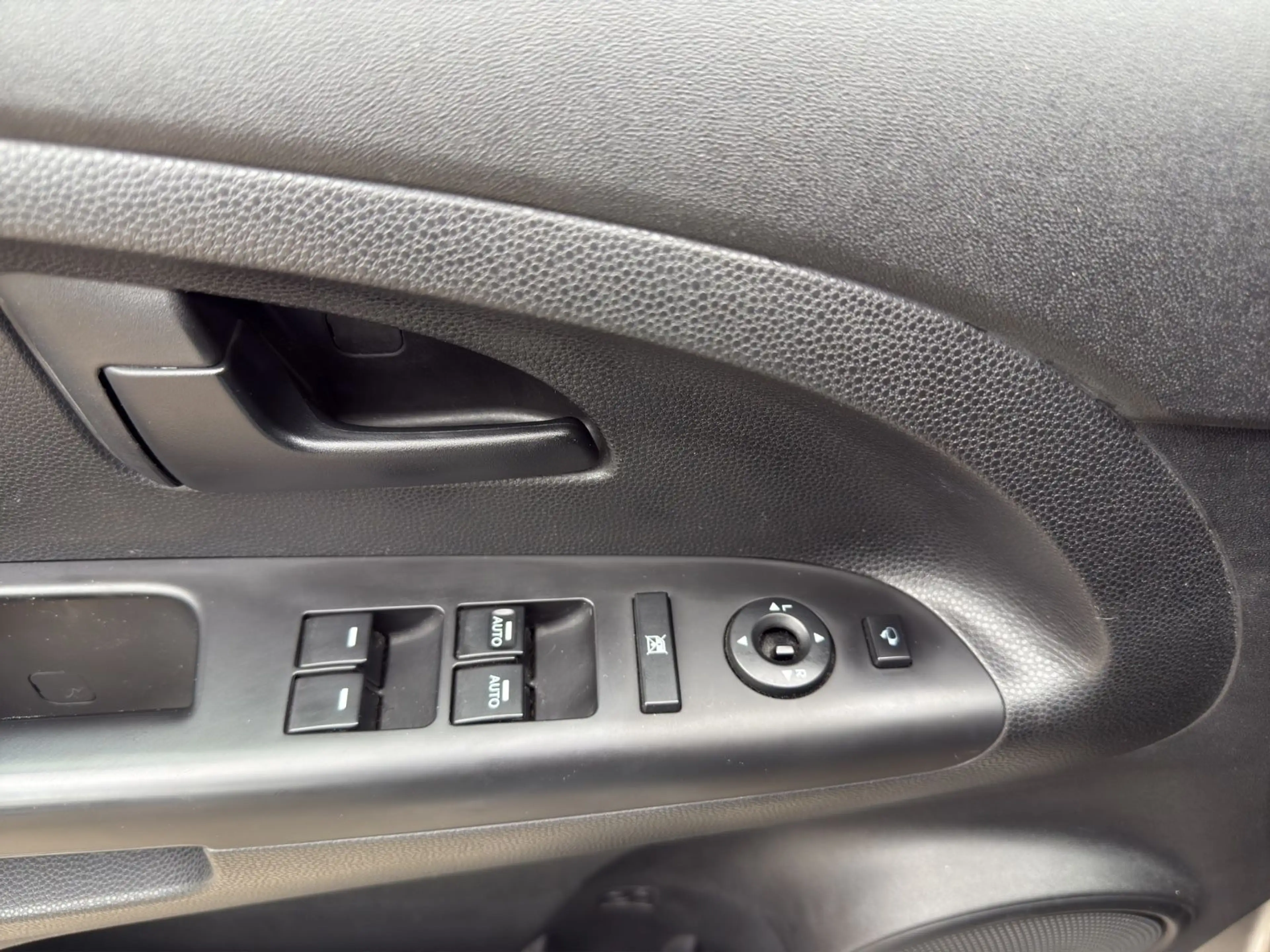 Kia Venga Dream Team/ erst 31000km/ TÜV neu — photo 14