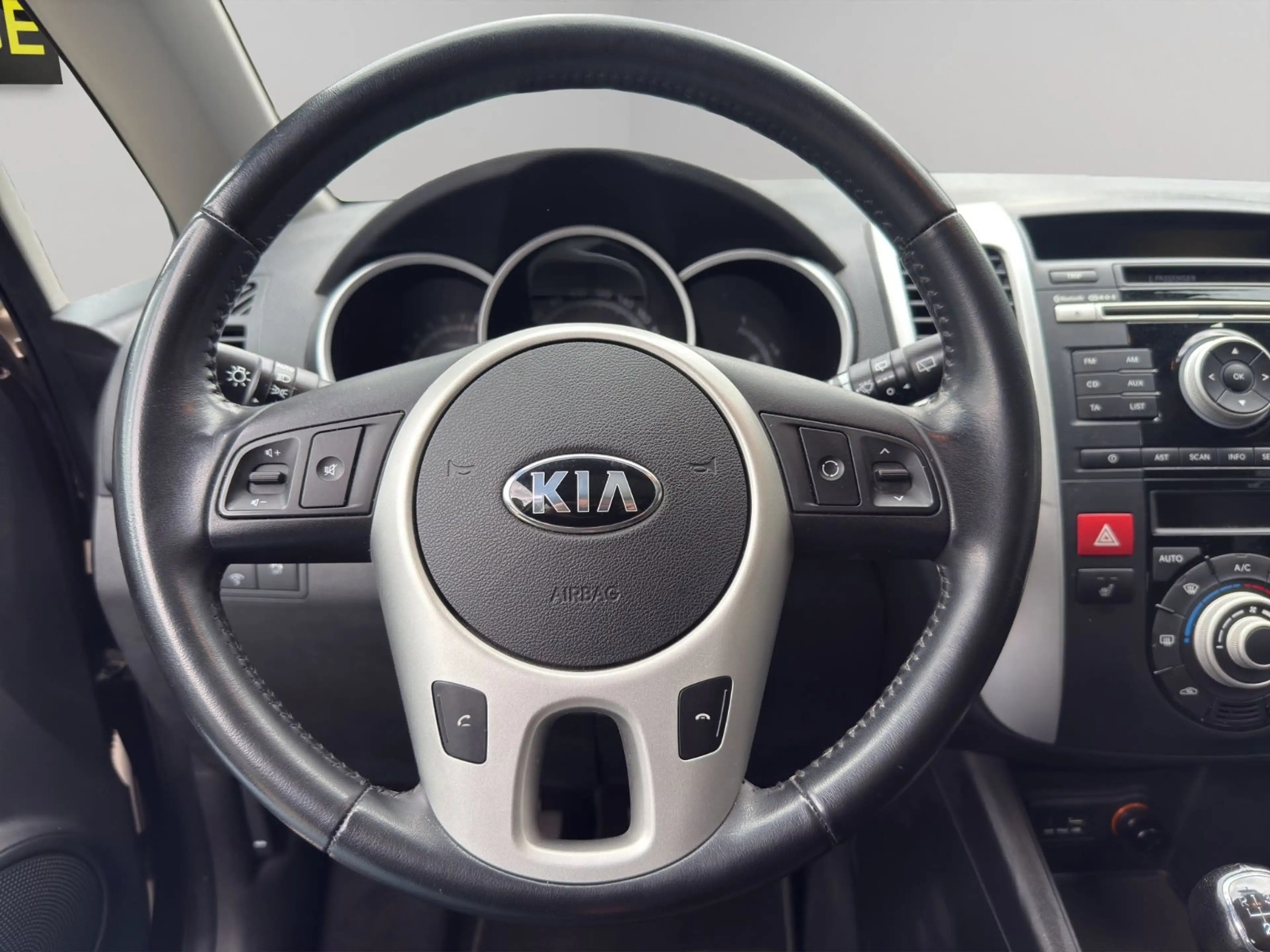 Kia Venga Dream Team/ erst 31000km/ TÜV neu — photo 11