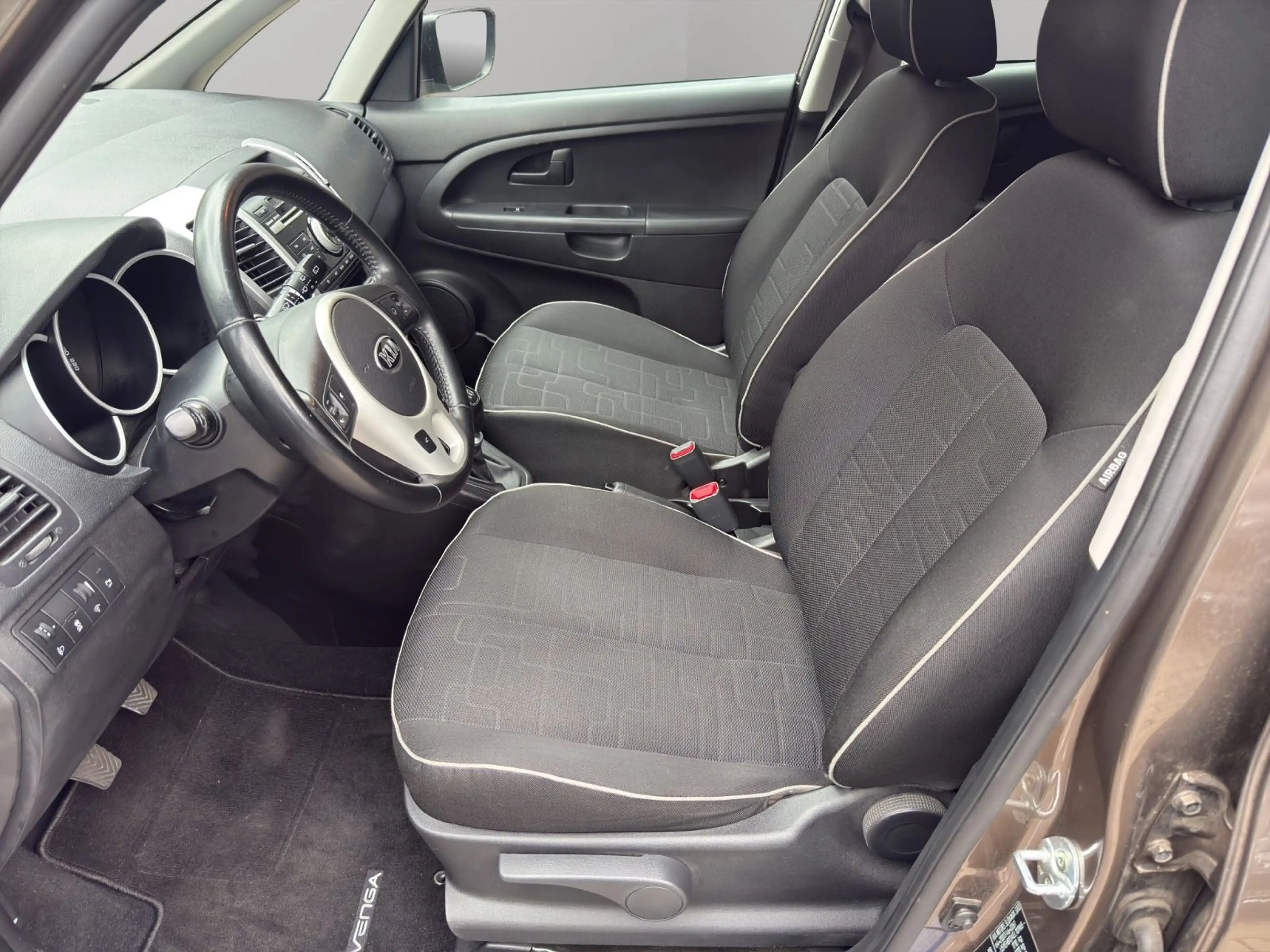 Kia Venga Dream Team/ erst 31000km/ TÜV neu — photo 9