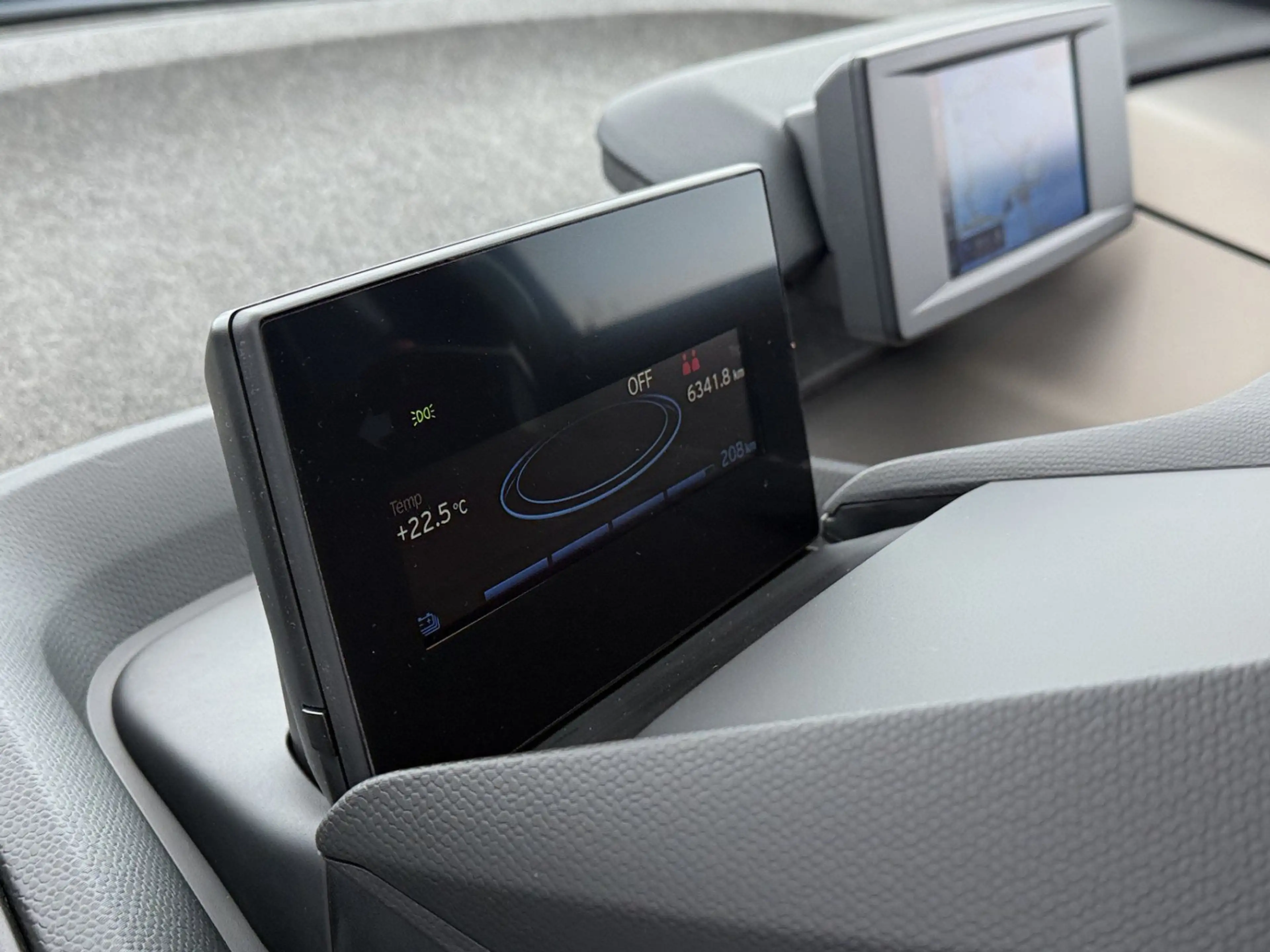 BMW i3 42kWh Aut LED SKY WAERMEPUMPE SITZHZG R-CAM — photo 15