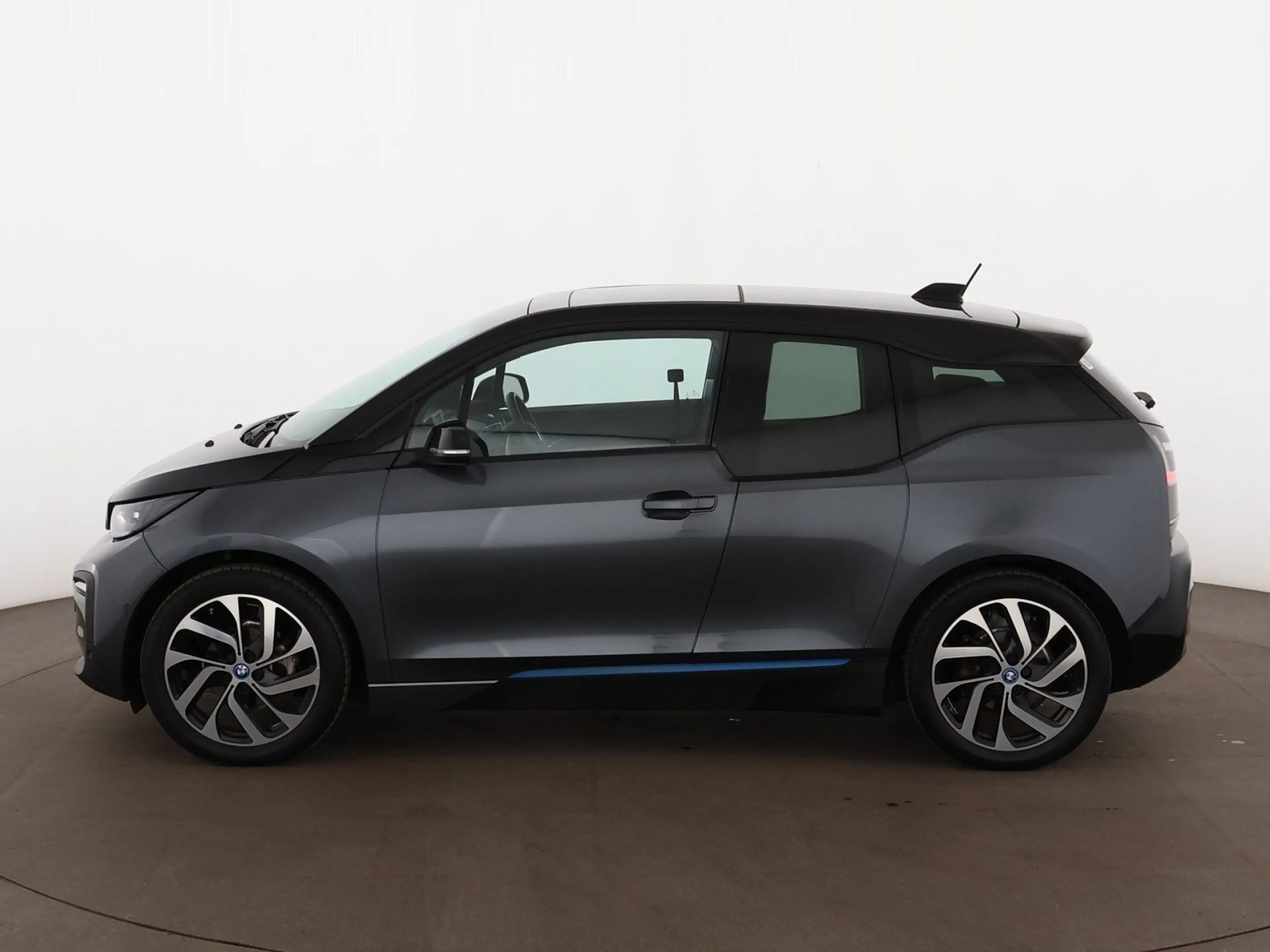BMW i3 42kWh Aut LED SKY WAERMEPUMPE SITZHZG R-CAM — photo 5