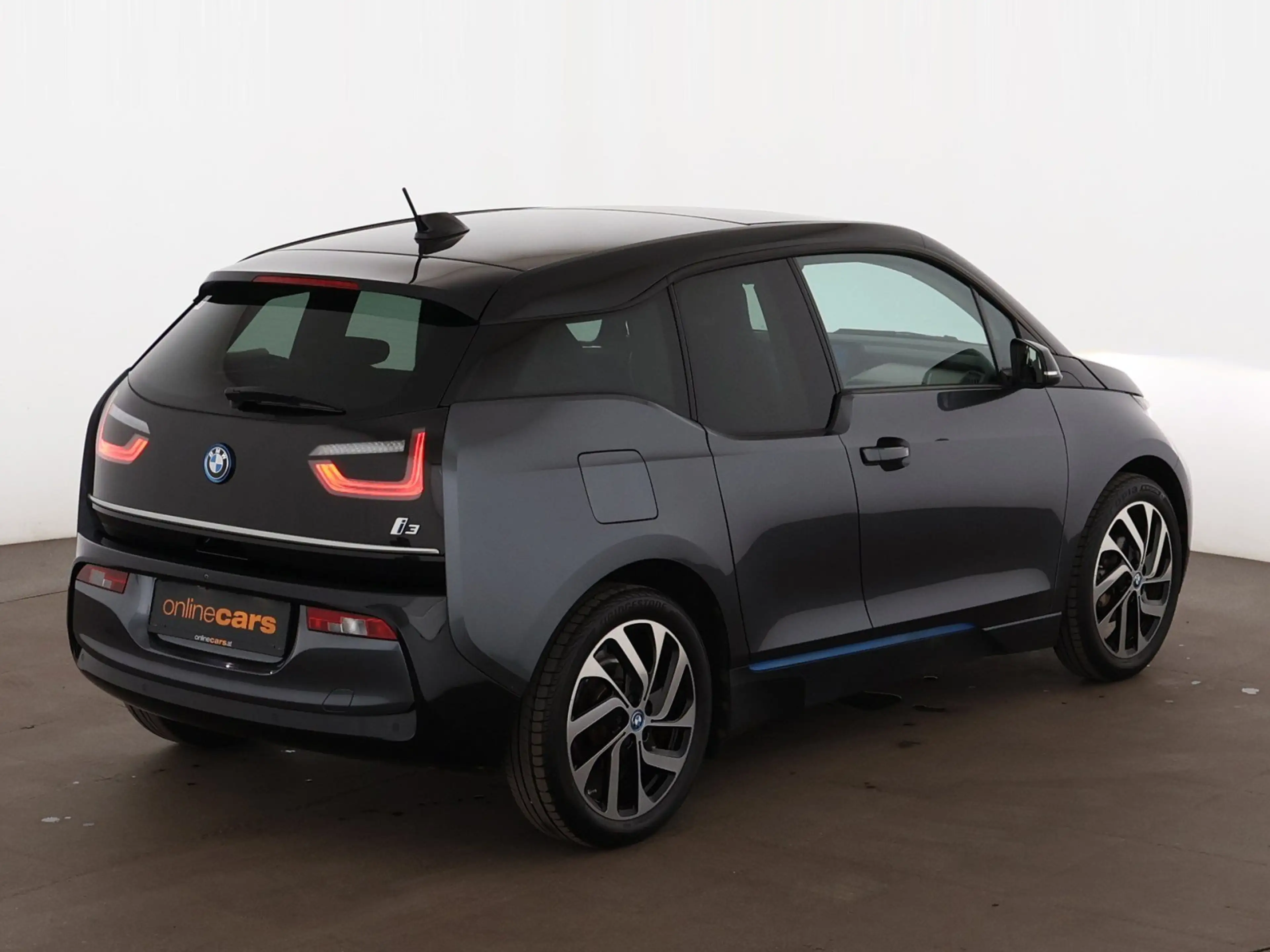 BMW i3 42kWh Aut LED SKY WAERMEPUMPE SITZHZG R-CAM — photo 8