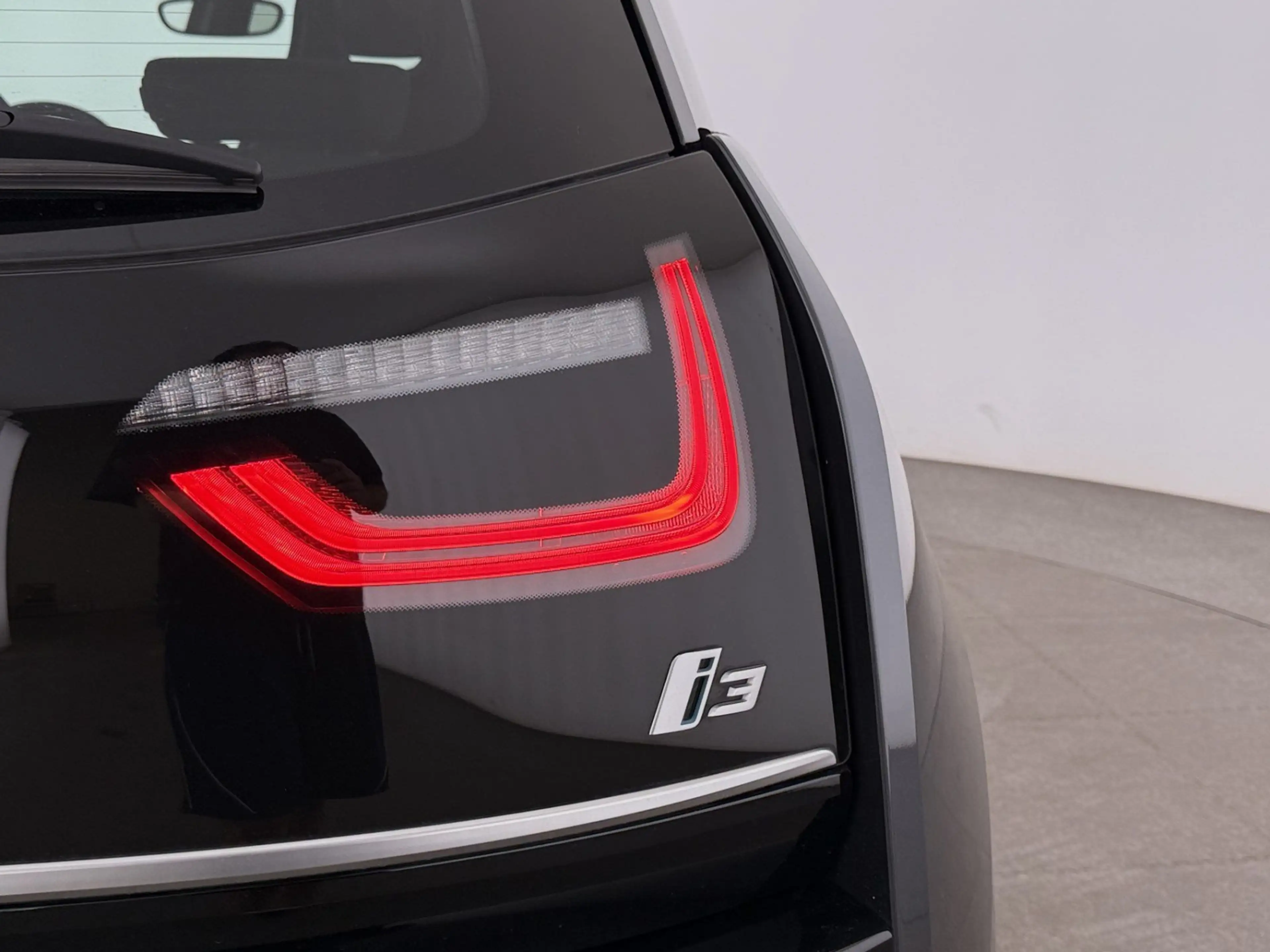 BMW i3 42kWh Aut LED SKY WAERMEPUMPE SITZHZG R-CAM — photo 11