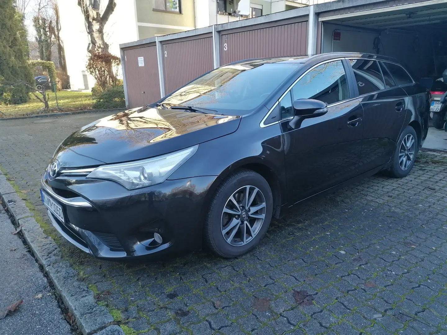 Toyota Avensis Comfort Schwarz - 2