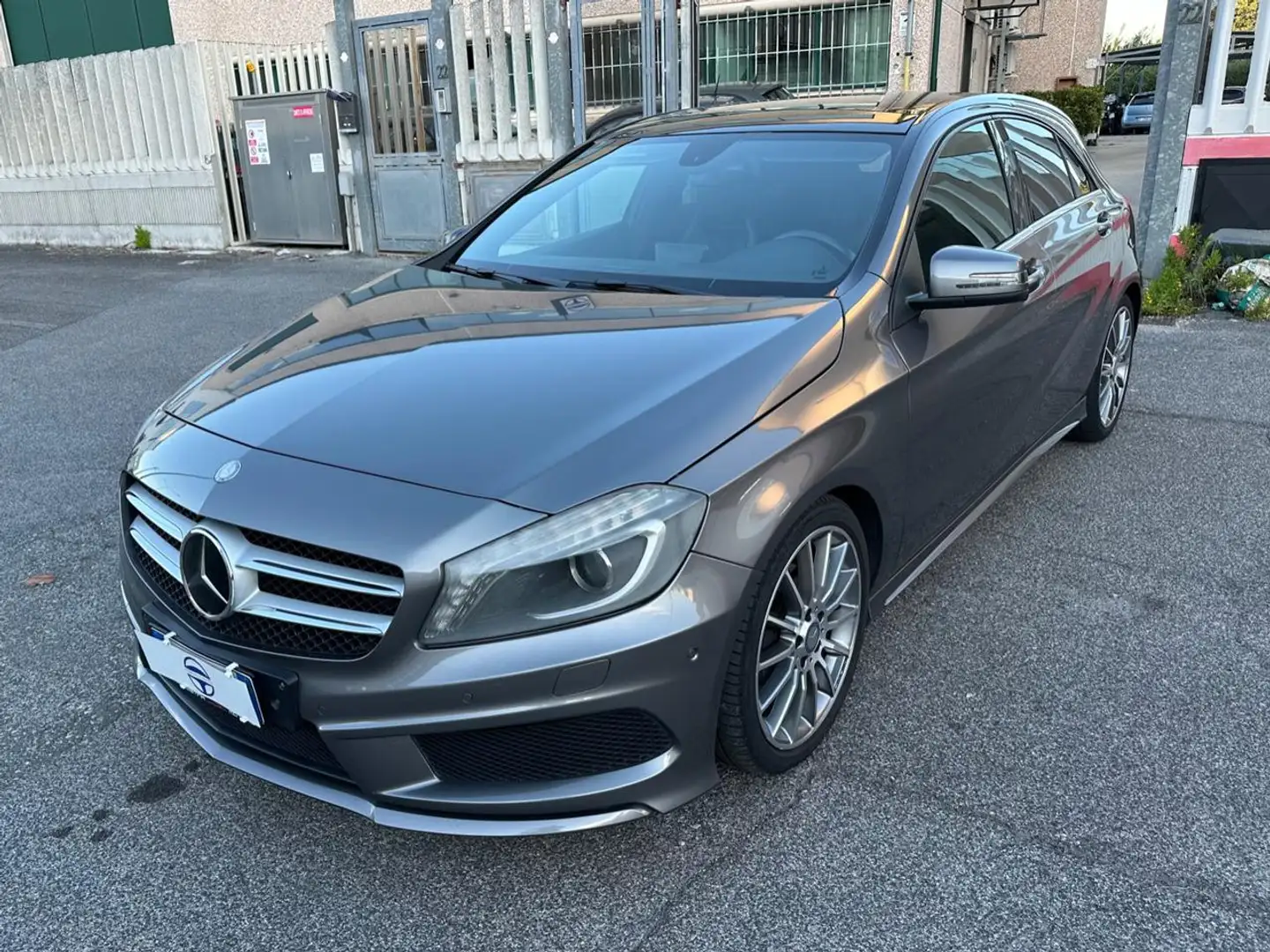 Mercedes-Benz A 180 CDI BlueEFFICIENCY Automatic Premium Grigio - 1