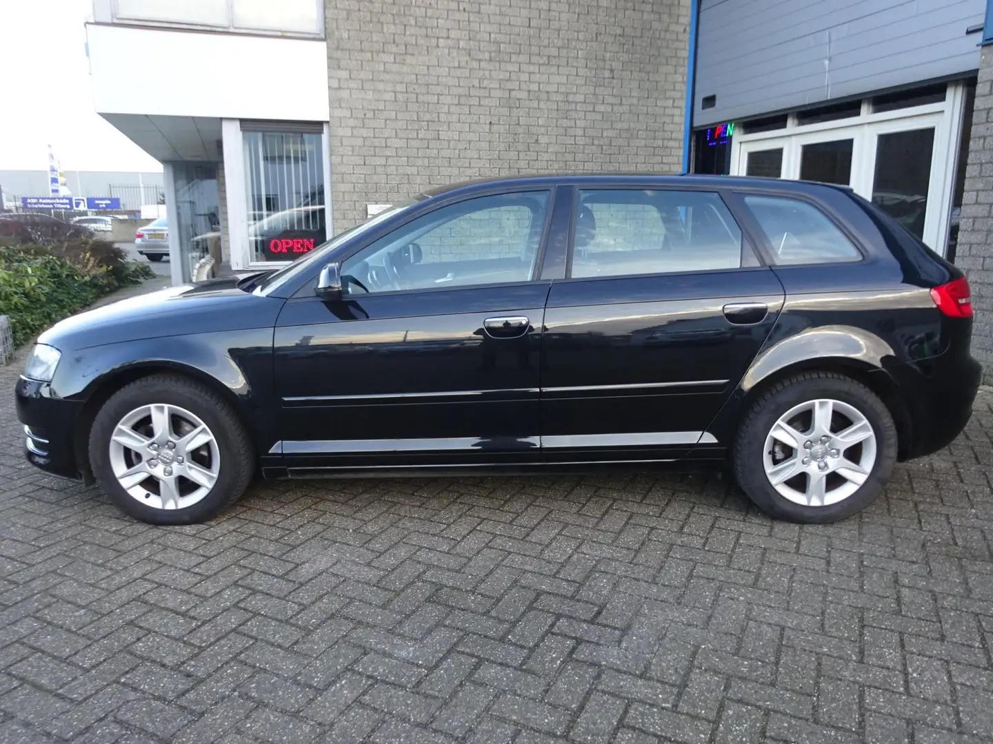 Audi A3 Sportback 1.4 TFSI Attraction Pro Line boekjes nap Noir - 2