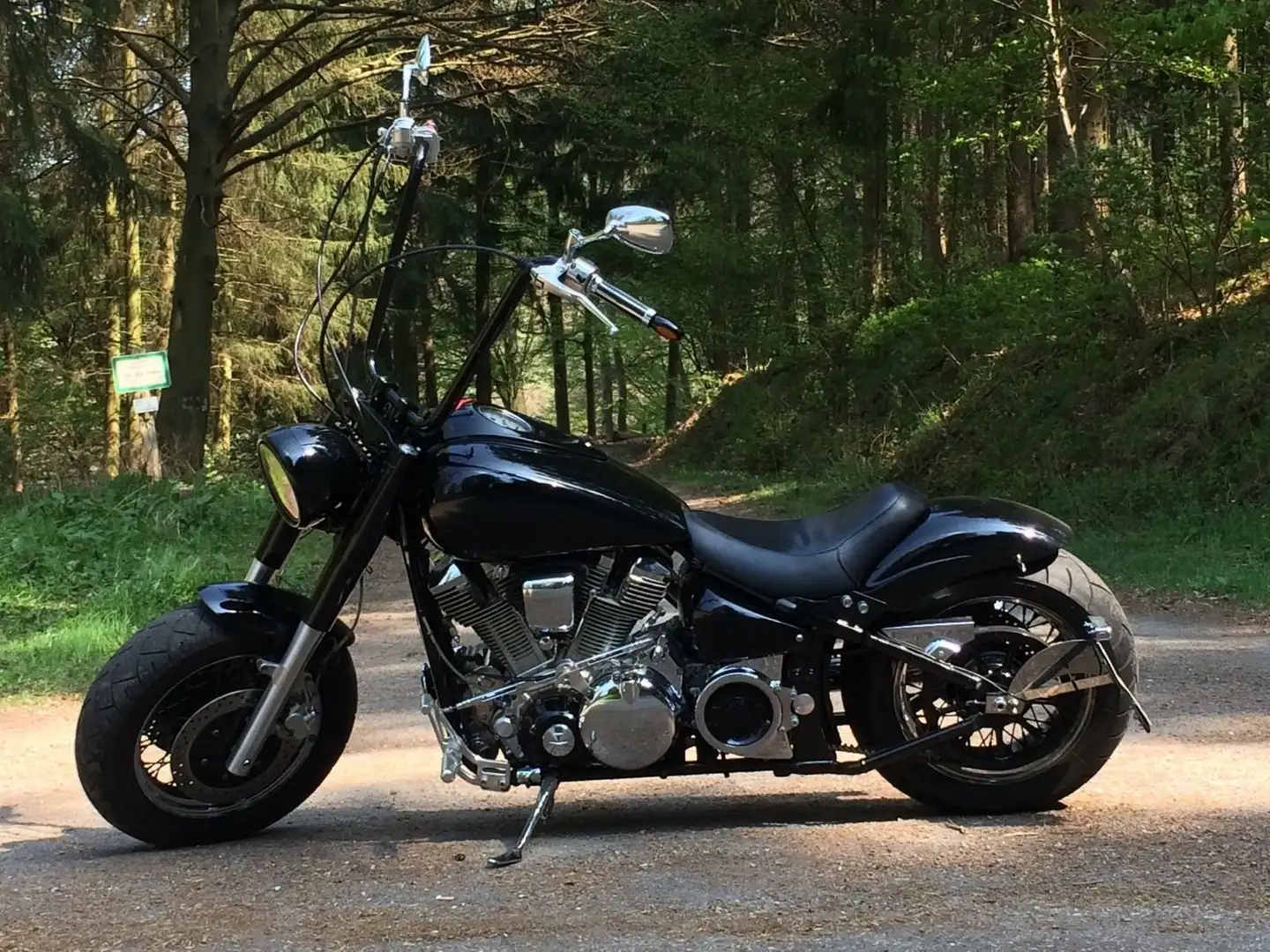 Yamaha XV 1600 Чорний - 1