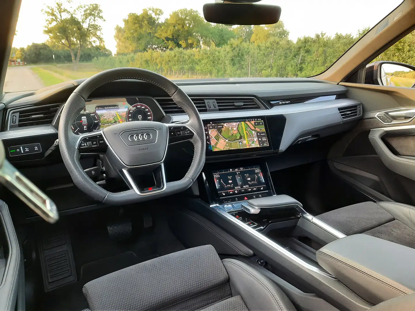 Audi e-tron e-tron 55 quattro | S- Line | 408 PK | 4% 49545  E Grijs - 2