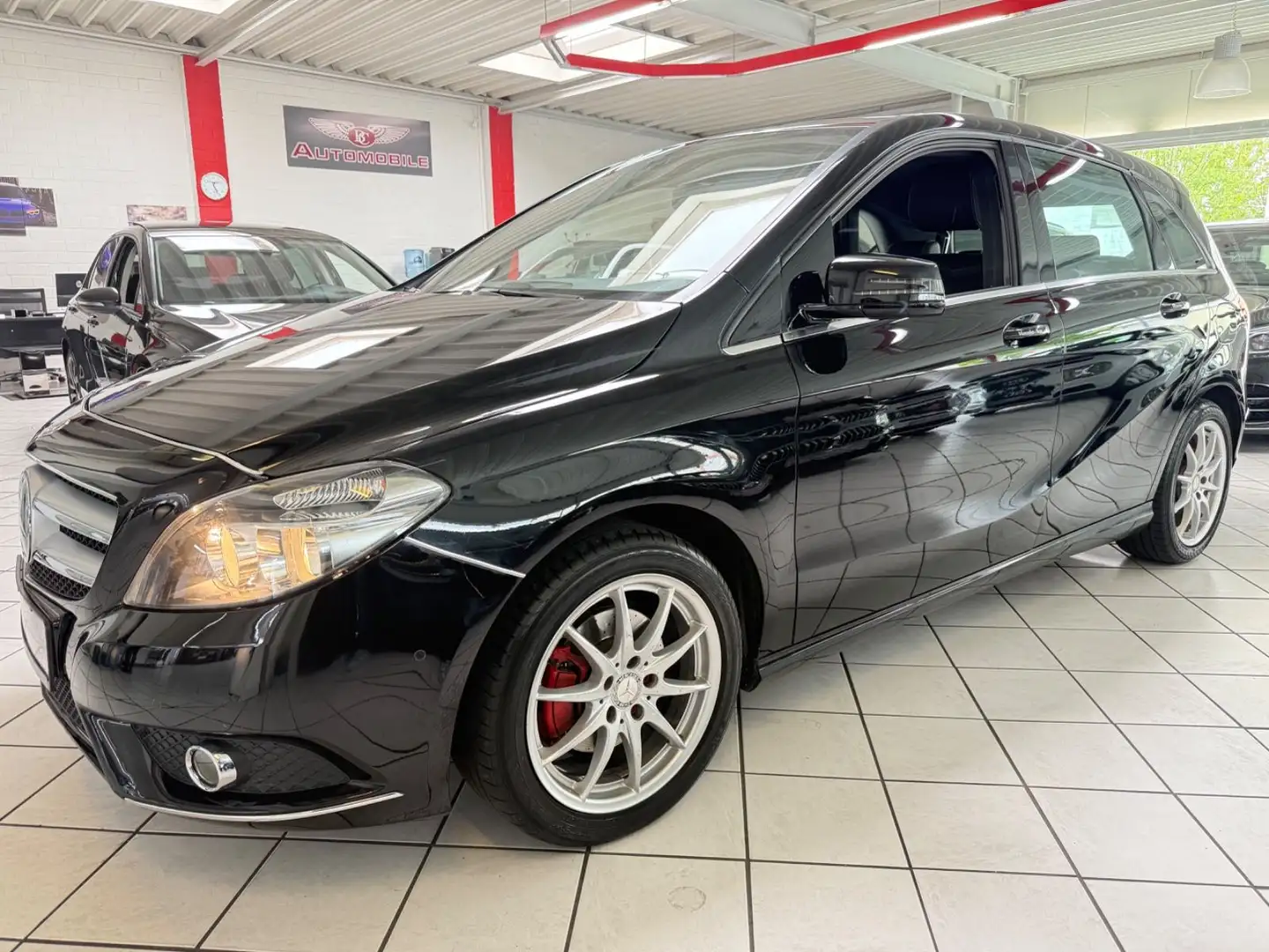 Mercedes-Benz B 180 B -Klasse B 180 NAVI KAMERA AHK  1-HAND Schwarz - 1