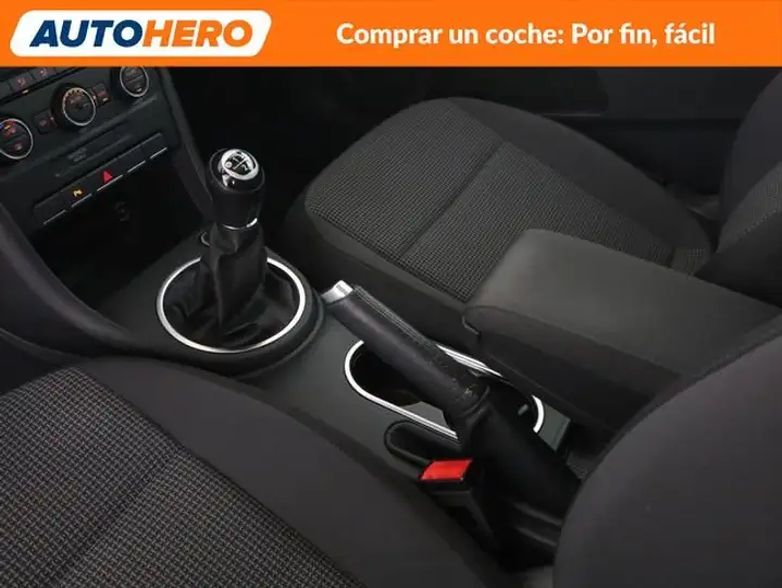 Volkswagen Beetle 1.6 TDI Design 2015, foto 26