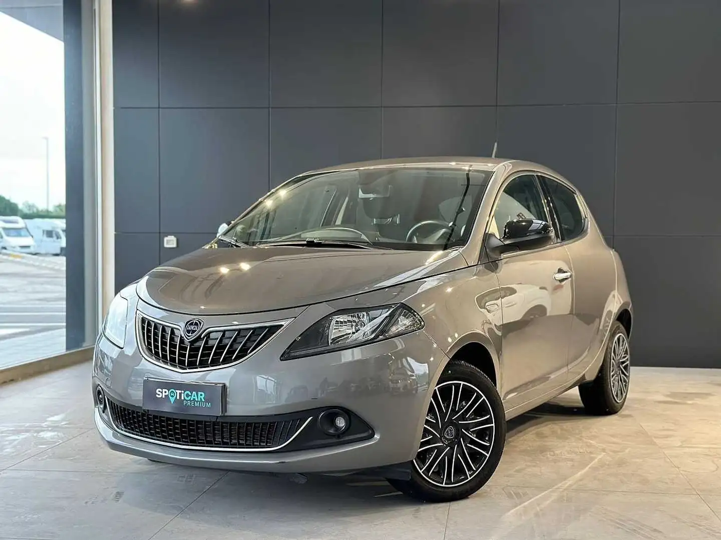 Lancia Ypsilon 3ª serie 1.0 FireFly 5 porte S&S Hybrid Ecochic Si Grijs - 1