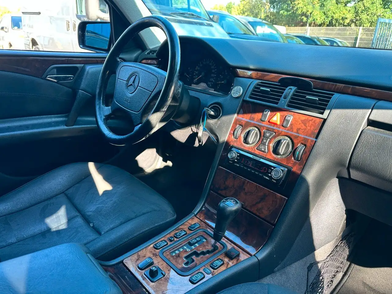 Mercedes-Benz E 240 LPG HU/AU:NEU, foto 10
