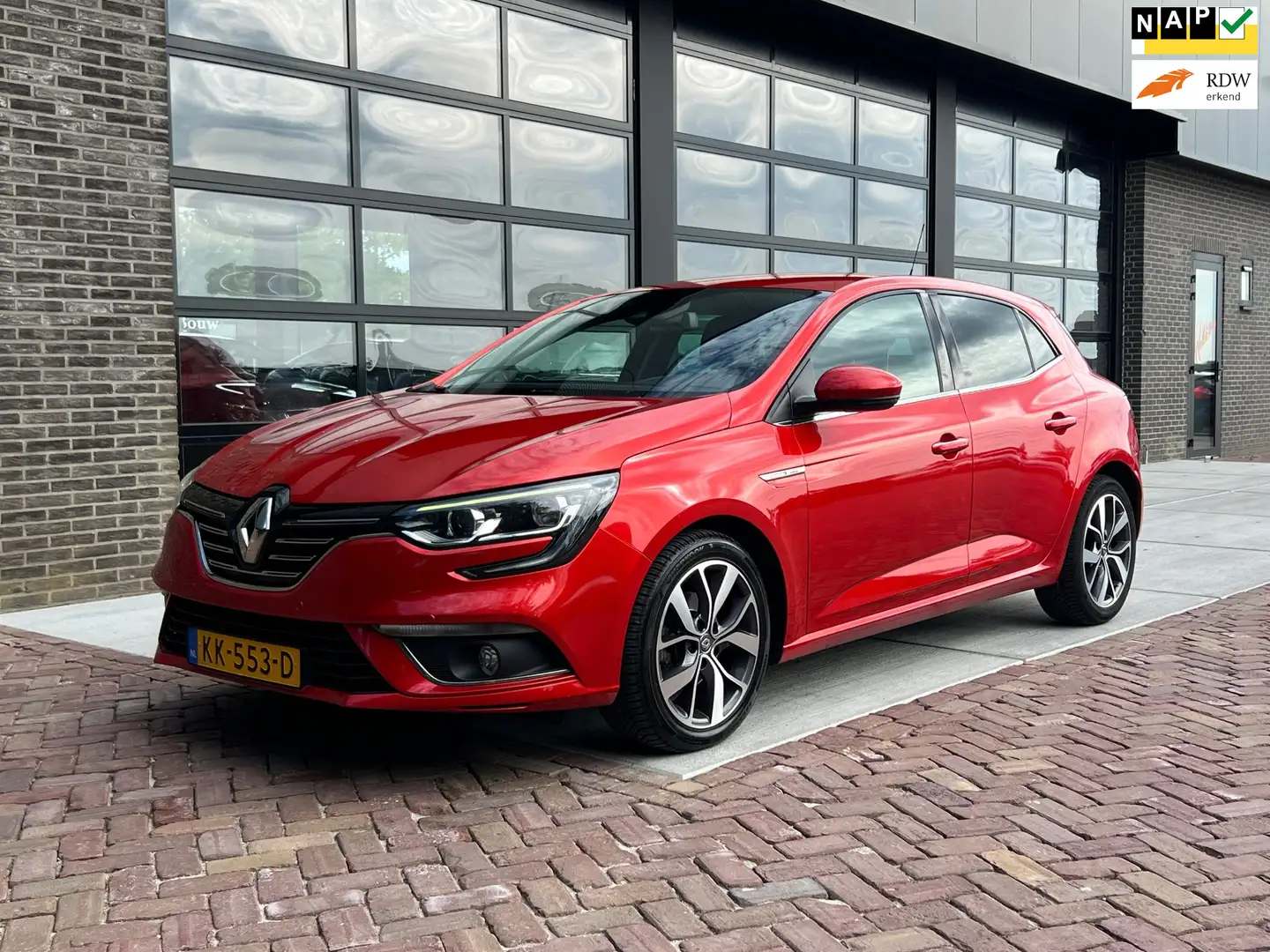 Renault Megane 1.5 dCi Bose | 1/2 Leer | Groot Navi | Clima | Rood - 1