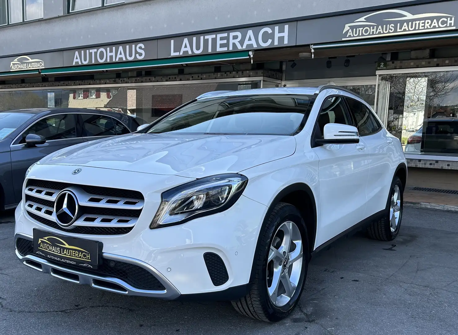 Mercedes-Benz GLA 180 Aut. *LEDER *NAVI *LED *18" *CHROMPAKET *PDC *SHZ Bianco - 1