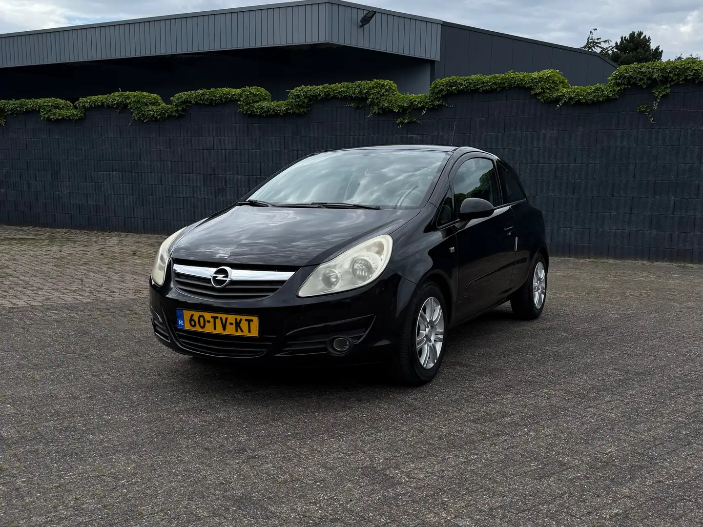 Opel Corsa Corsa 1.2-16V Enjoy OPC Line Zwart - 1