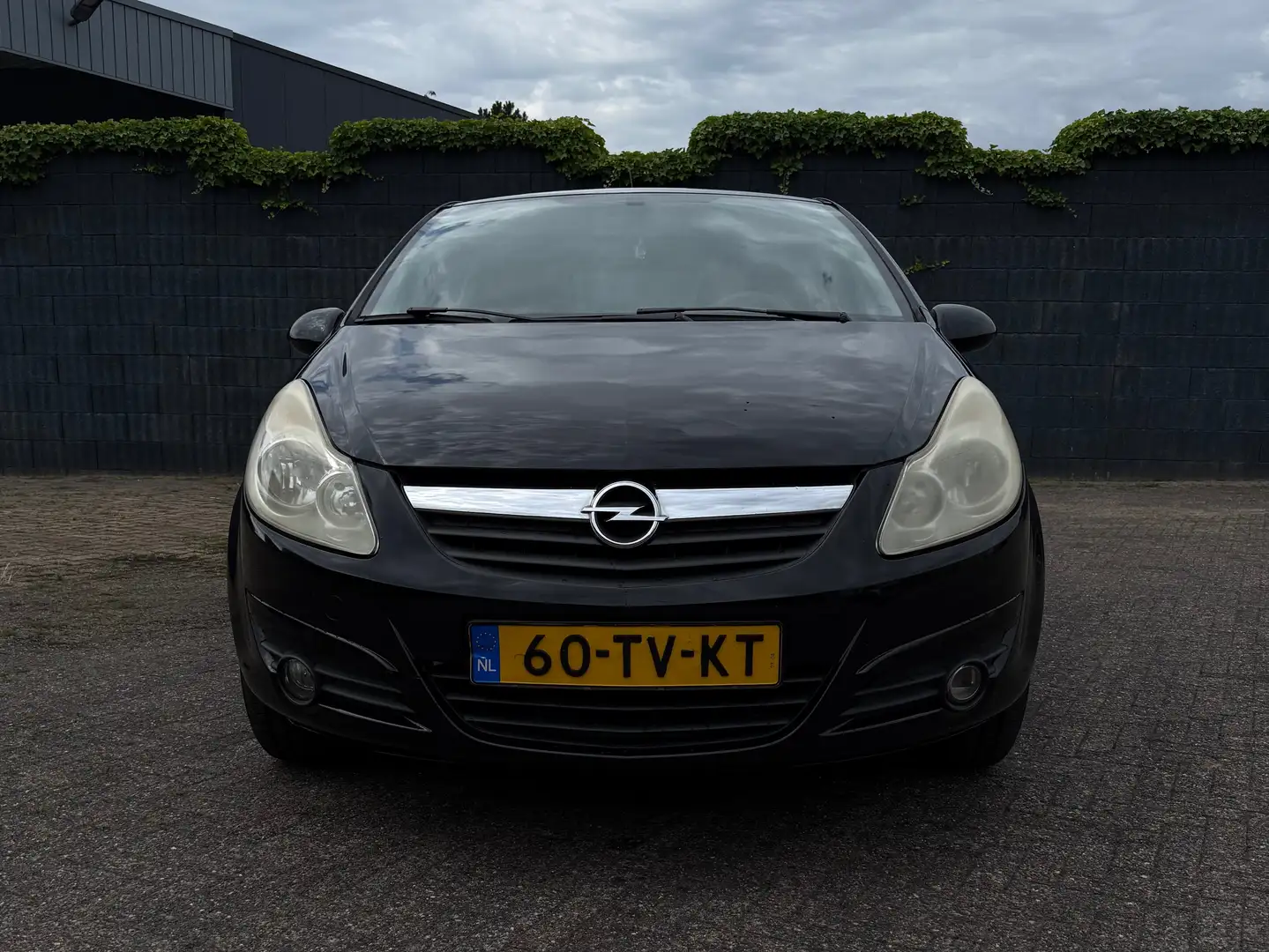 Opel Corsa Corsa 1.2-16V Enjoy OPC Line Zwart - 2