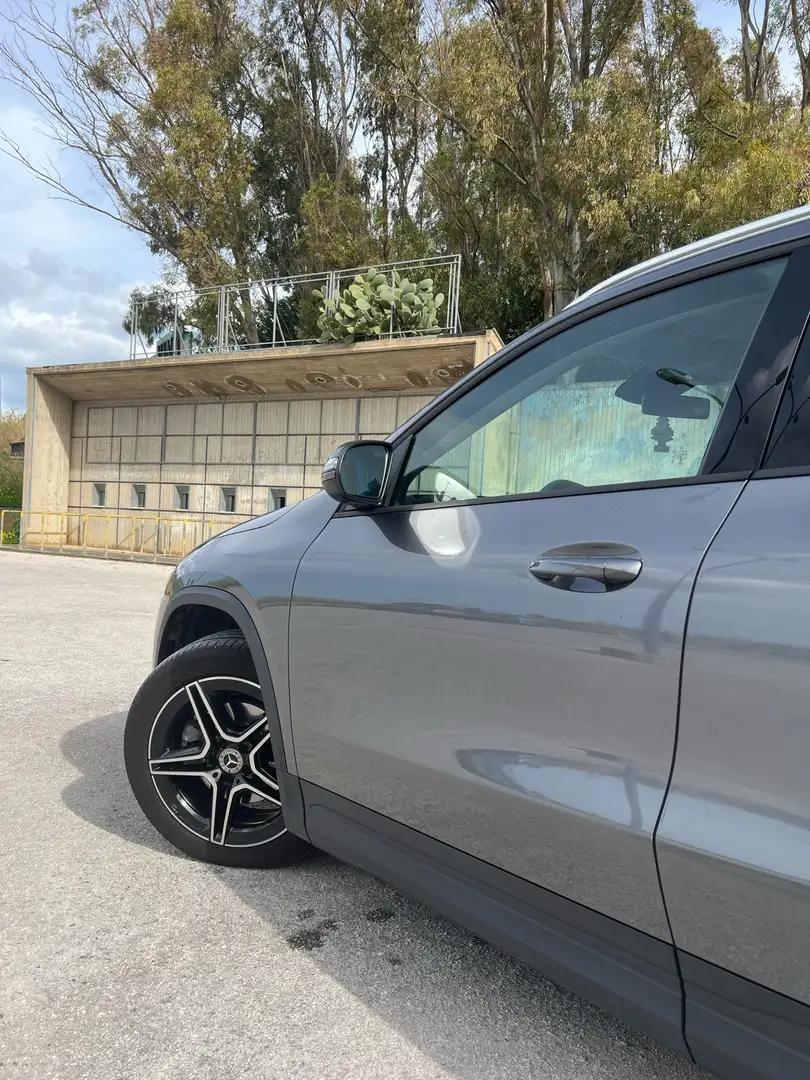 Mercedes-Benz GLA 200 d Grigio - 2