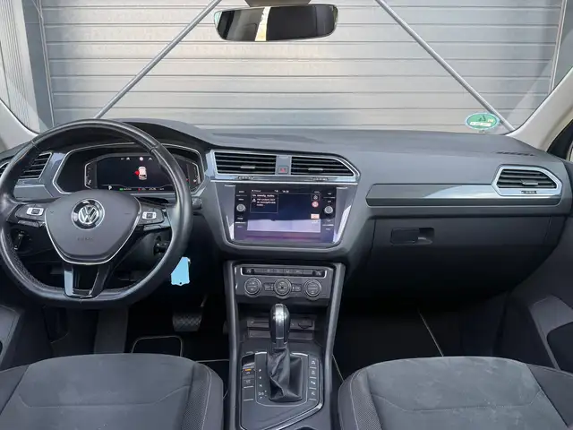 Volkswagen Tiguan view 3