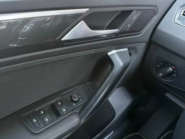 Volkswagen Tiguan view 11