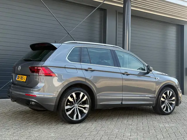 Volkswagen Tiguan view 2