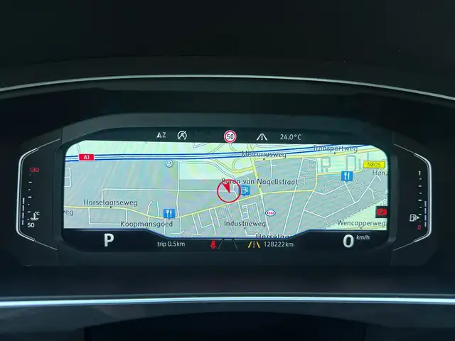Volkswagen Tiguan view 12