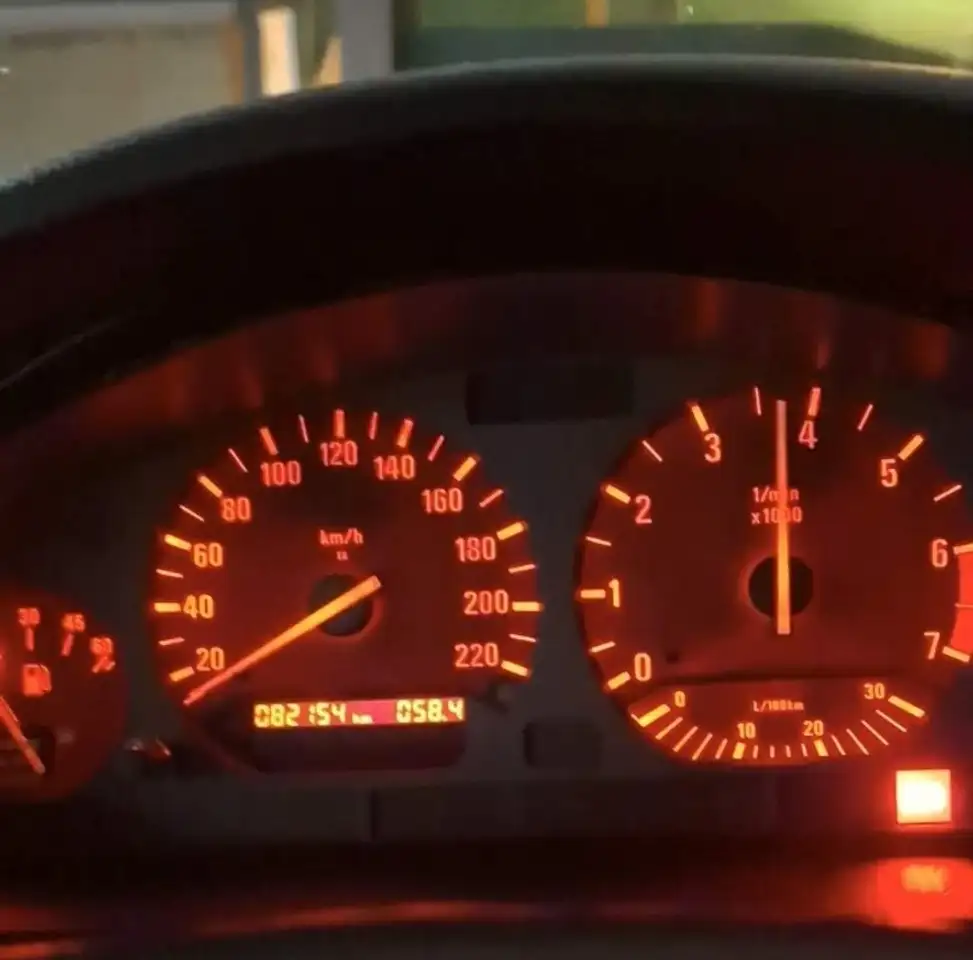 BMW 318i 4p, foto 1