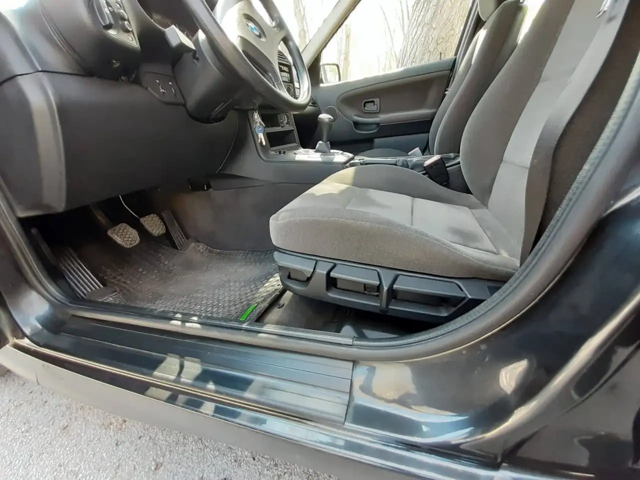 BMW 318i 4p, foto 4