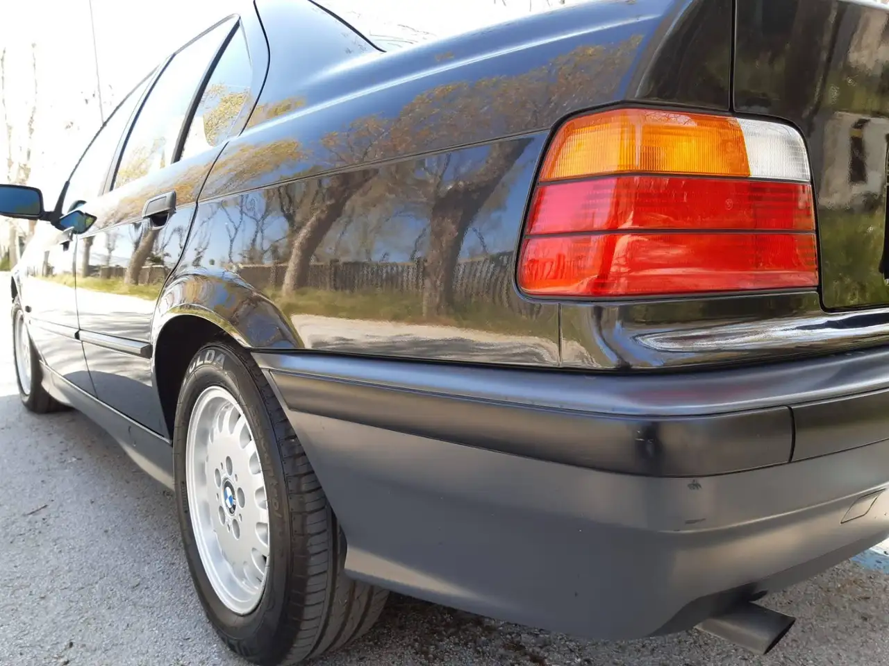 BMW 318i 4p, foto 2