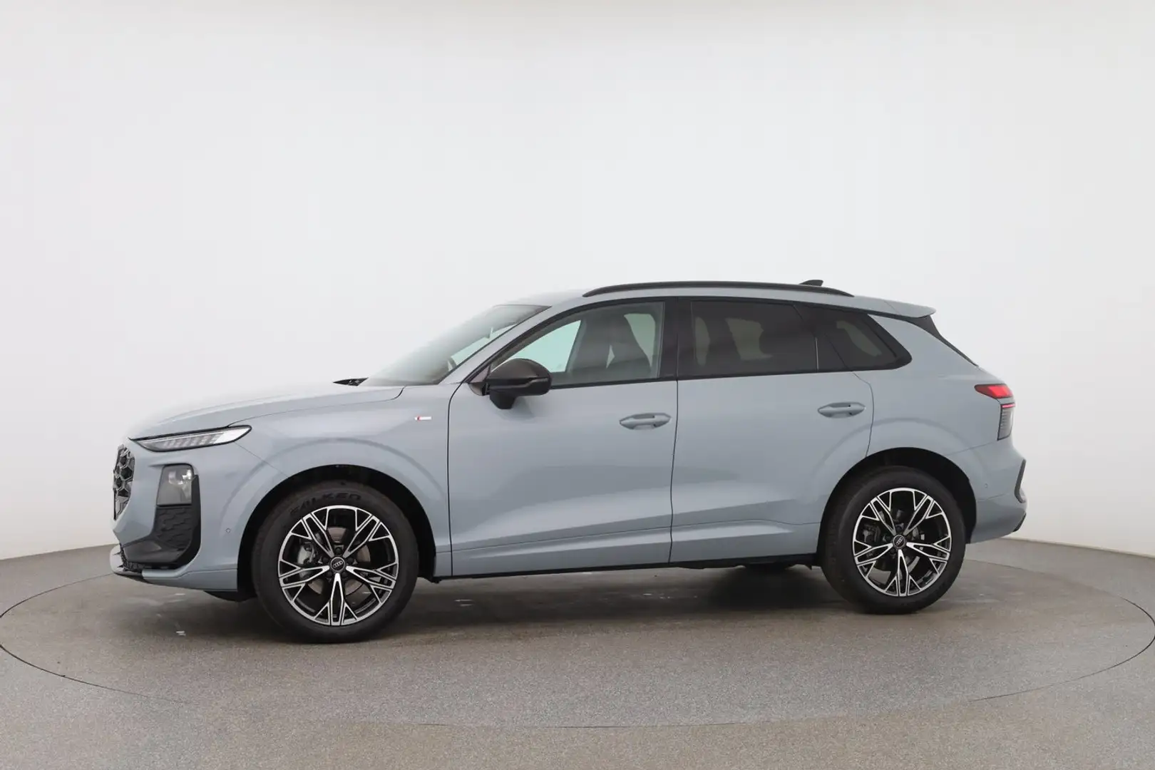 Audi Q3 TFSI 110 kW Grau - 2