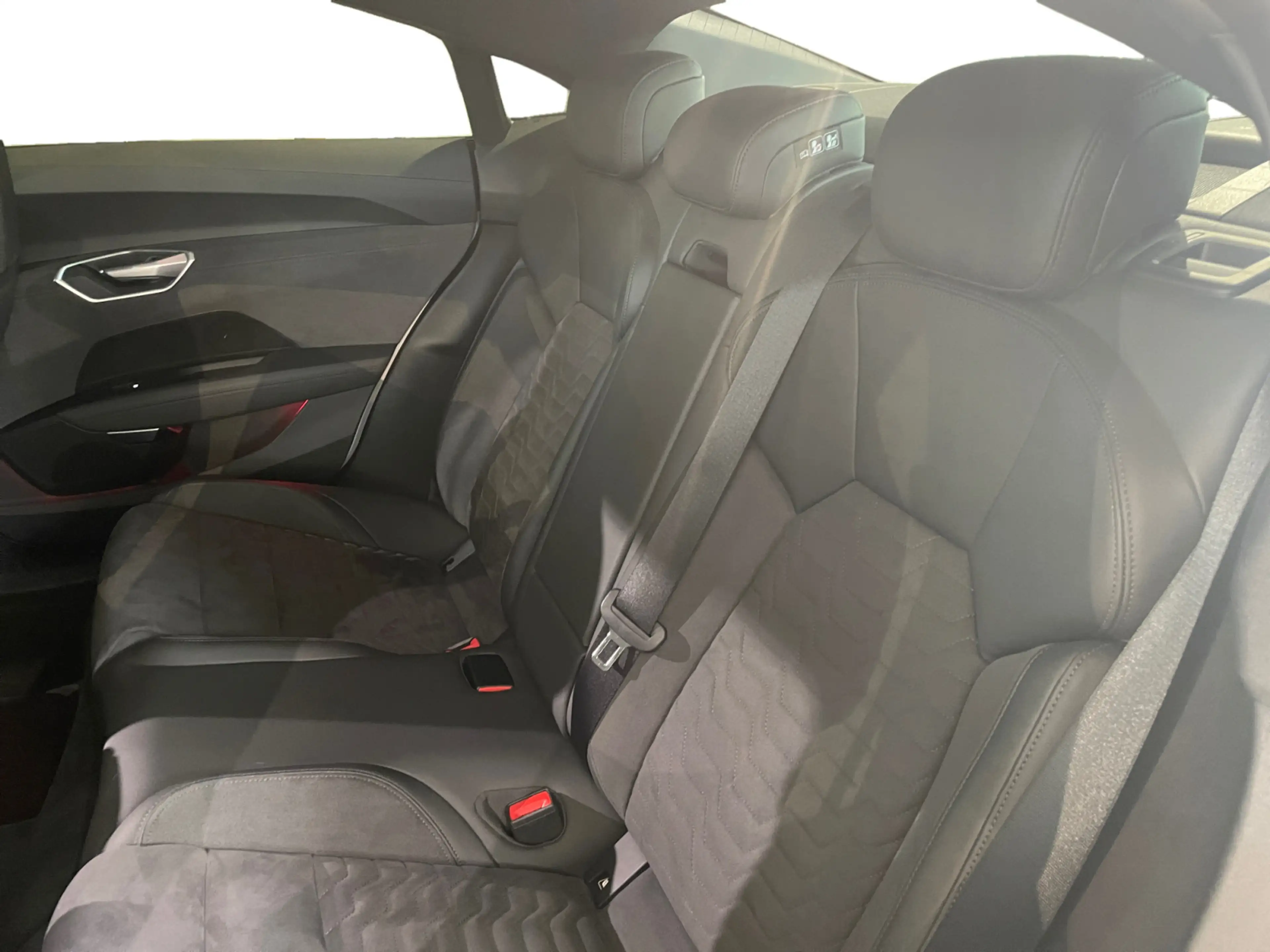 Audi e-tron GT Matrix HUD B&O 360 ° Luftfahrw — photo 11
