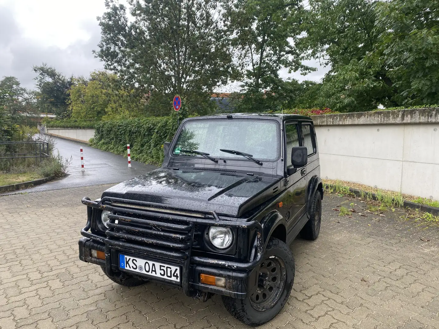 Suzuki SJ Samurai Van Schwarz - 1