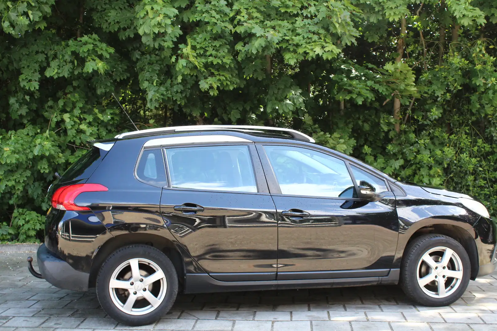 Peugeot 2008 1.2 VTi Active airco cruise navigatie enz distribu Schwarz - 2
