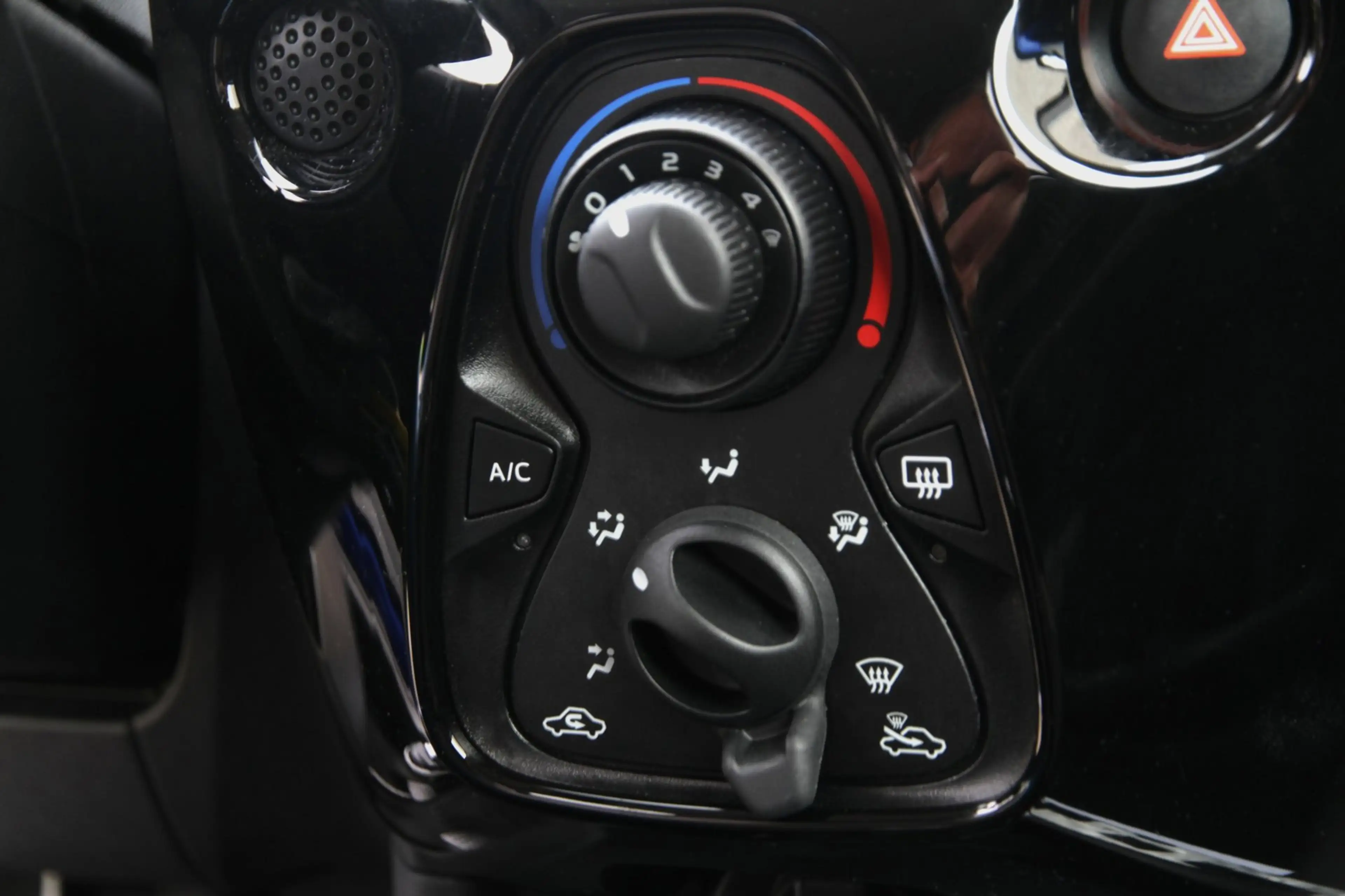 Citroen C1 1.0 VTi Shine / Apple car play / Airco / Achteruit — photo 15