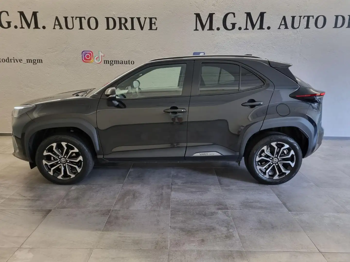 Toyota Yaris Cross 1.5 Hybrid 5p. E-CVT Trend Nero - 2