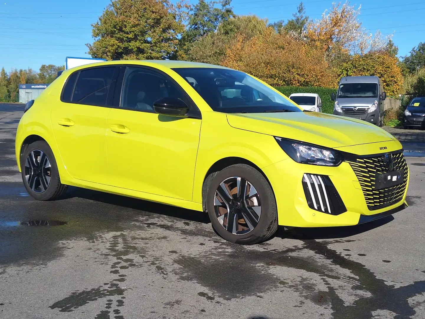 Peugeot 208 1.2i 100pk Allure 2024 21000km 12810Netto+Btw/Tva Vert - 1