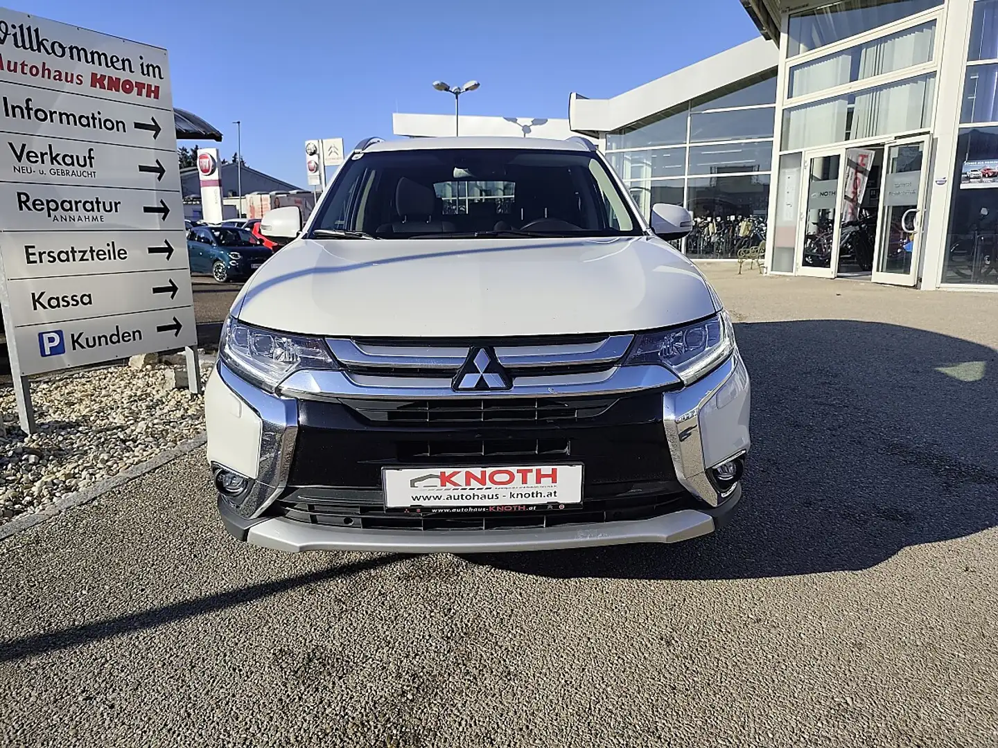 Mitsubishi Outlander 2,2 DI-D Intense+ 4WD Aut. Weiß - 2