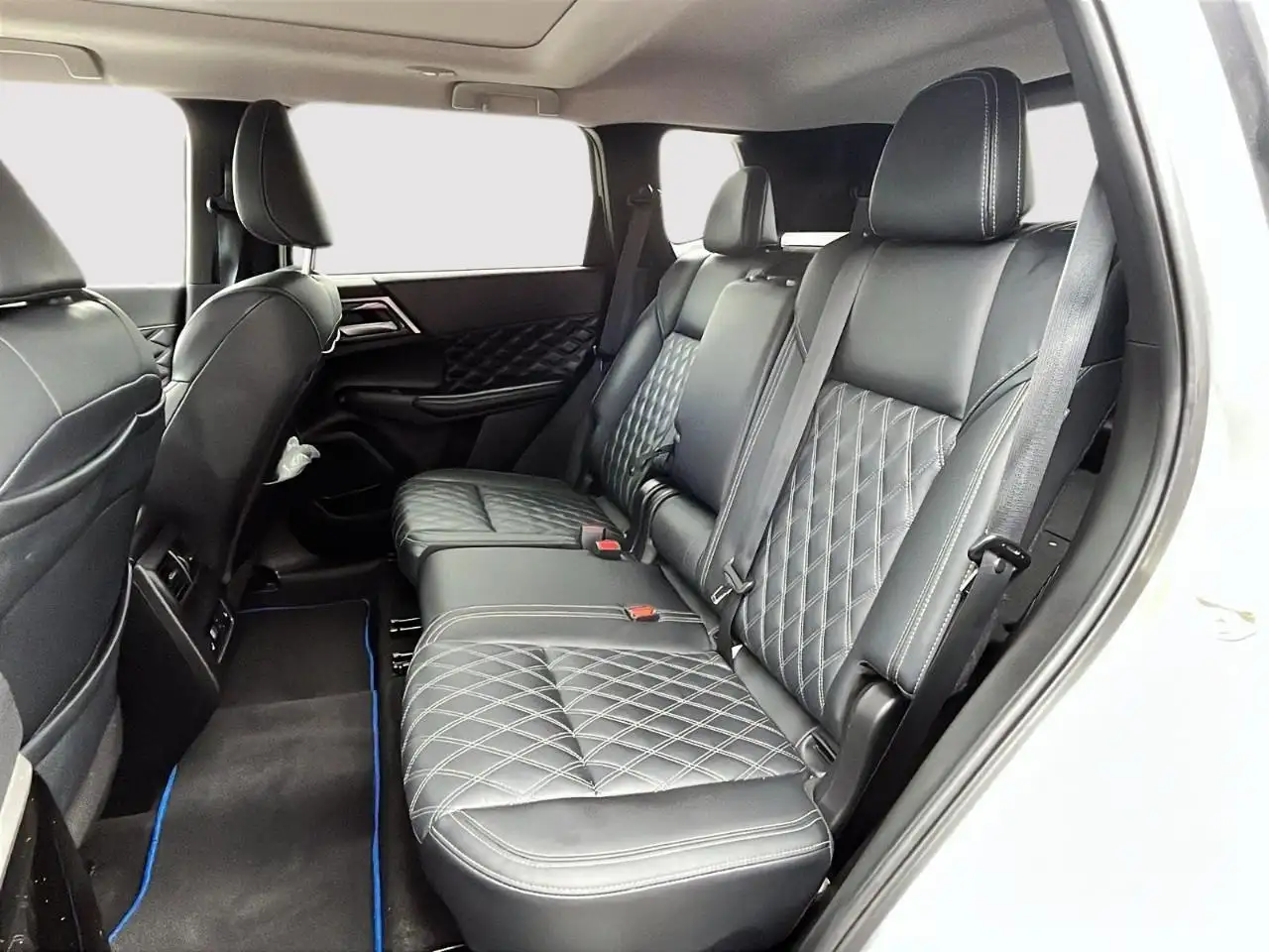 Mitsubishi Outlander снимка Mitsubishi Outlander