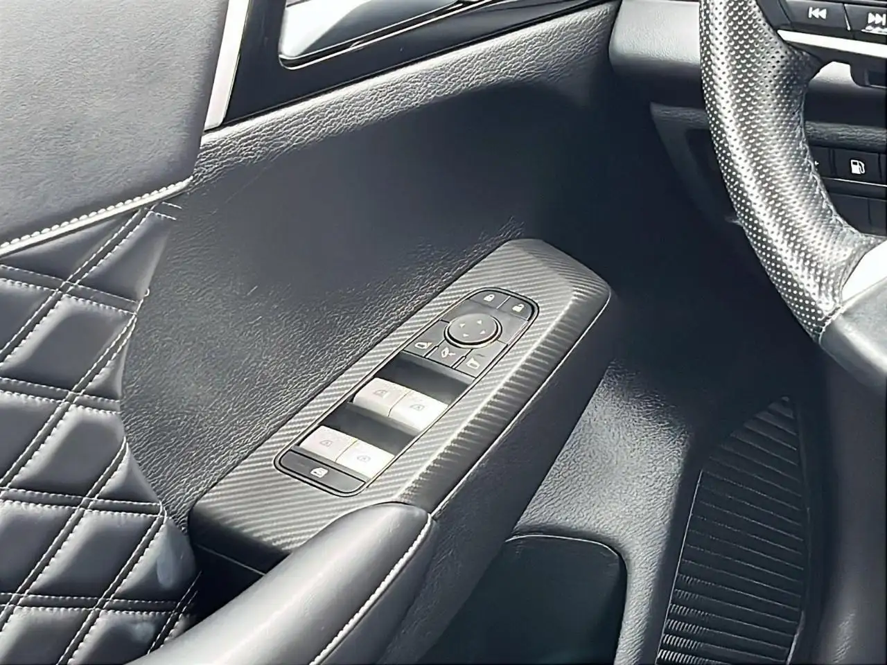 Mitsubishi Outlander снимка Mitsubishi Outlander
