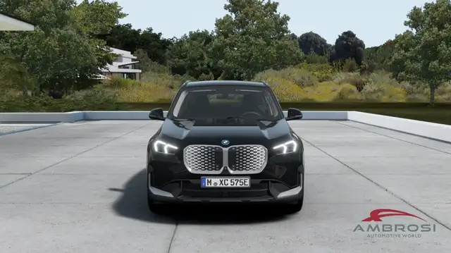 BMW Ix1 view 4