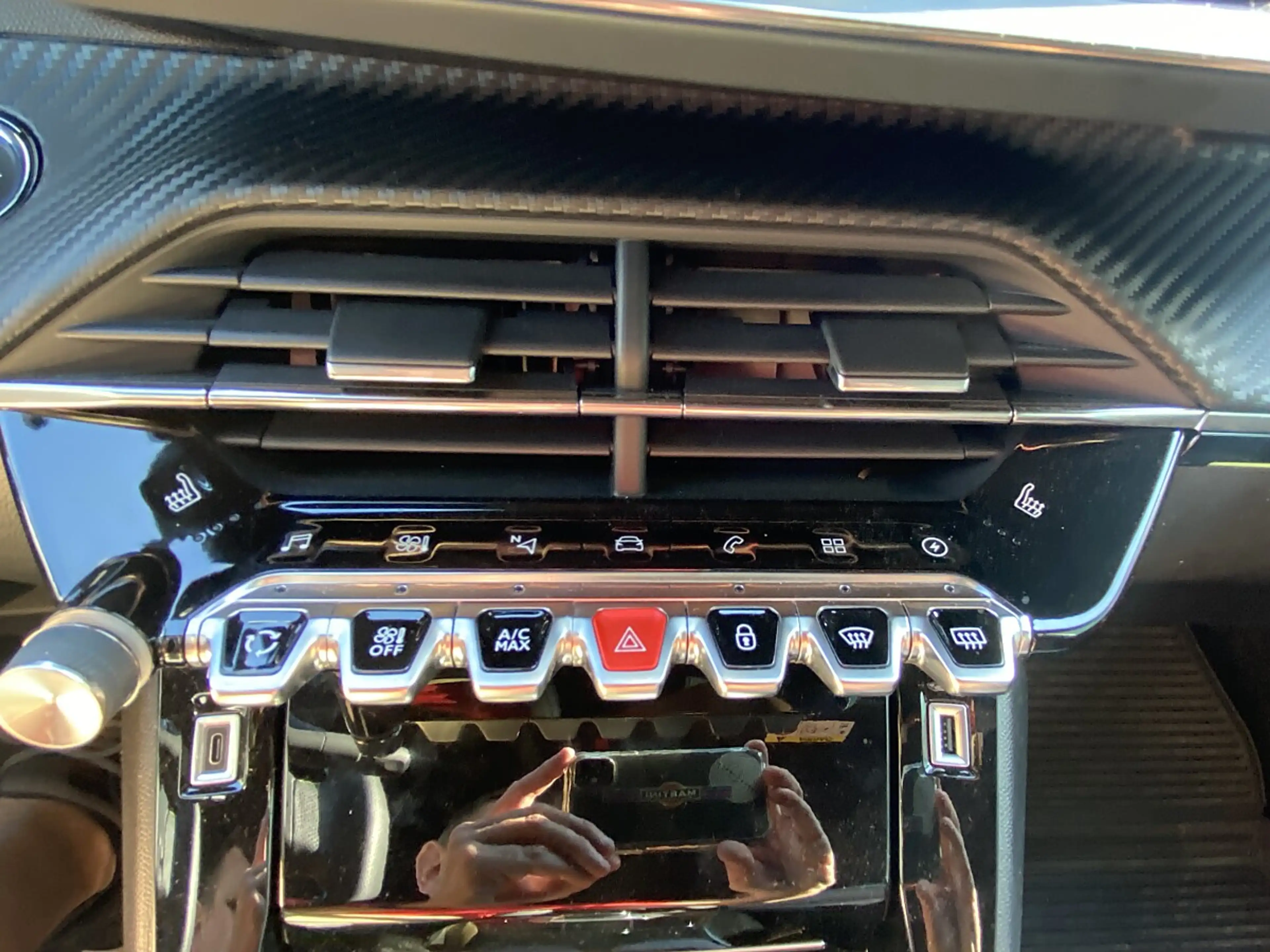 Peugeot e-2008 2008 Elektromotor (e-)GT Pack 50 kWh — photo 12