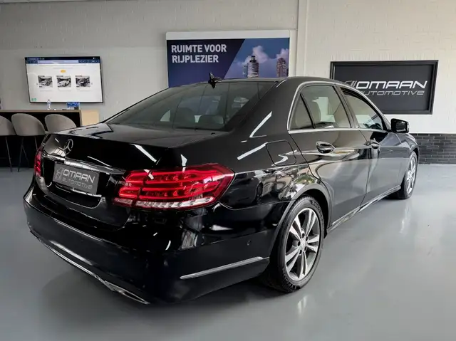 Mercedes-Benz E-Class view 3
