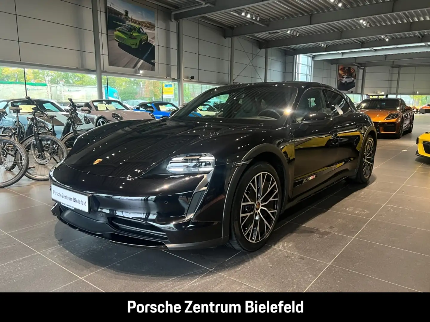 Porsche Taycan 4 Cross Turismo InnoDrive BOSE 20-Zoll Schwarz - 1