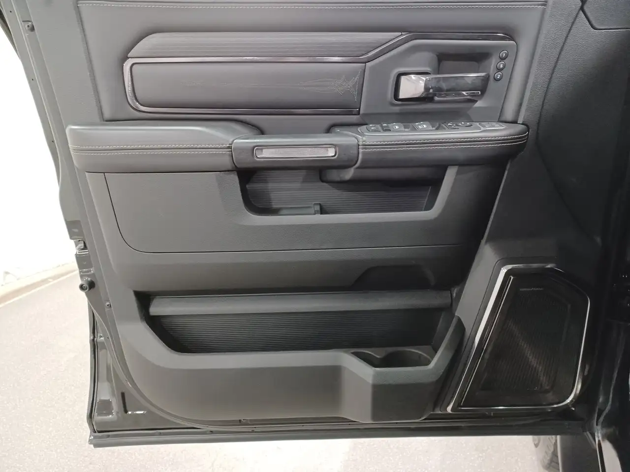 RAM 2500 снимка RAM 2500