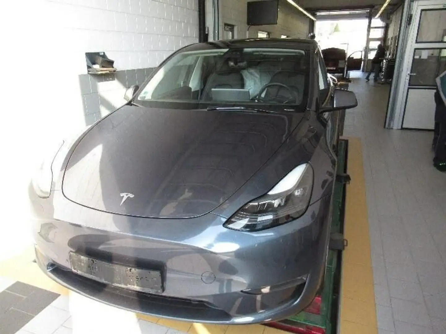 Tesla Model Y Long Range Dual AWD Grey - 1